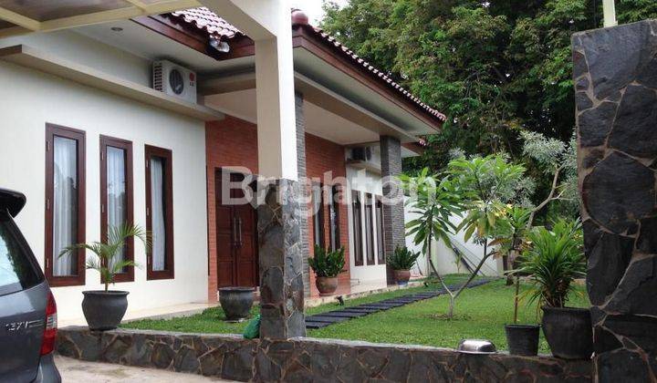 RUMAH BESAR FULL FURNISH DENGAN KOLAM RENANG LOKASI TENGAH KOTA DALAM PERUMAHAN PUPUK AMAN NYAMAN HARGA NEGO 2