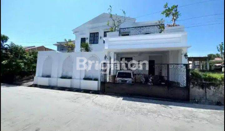 RUMAH MEWAH 2 LANTAI FULLFURNISH DENGAN KOLAM RENANG BERNUANSA MINIMALIS ELEGAN AMAN NYAMAN LOKASI TENGAH KOTA HARGA NEGO 1