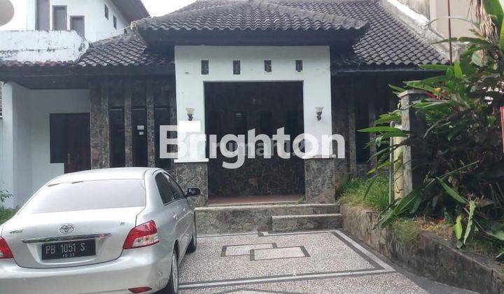 DIJUAL RUMAH SEMIFURNISH DAERAH TENGAH KOTA BERNUANSA MINIMALIS LOKASI DALAM PERUMAHAN WIKA AMAN NYAMAN HARGA NEGO 1