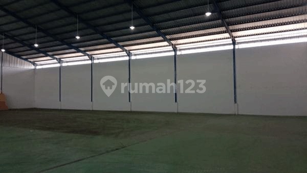 Disewakan Gudang Besar Parkiran Luas Lokasi Km 13