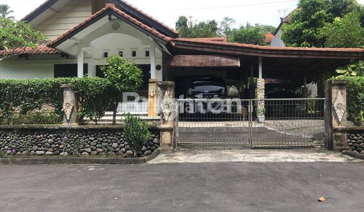 RUMAH SEMI VILLA ASRI DAN NYAMAN 1