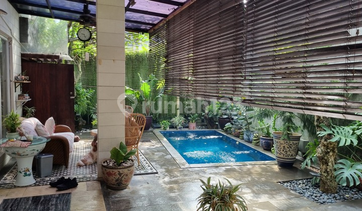 Rumah dengan Private Pool Dikebayoran Bintaro