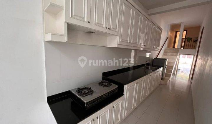 Rumah Cantik 2 lantai  dengan kolam renang Sektor 9 Bintaro 2