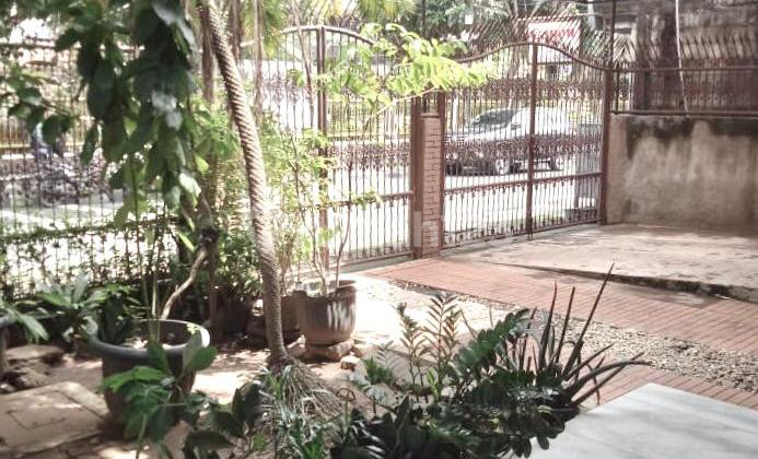 Rumah Hoek Depan Taman di Bendungan Hilir Jakarta Pusat Rumah Hoek Depan Taman di Bendungan Hilir Jakarta Pusat