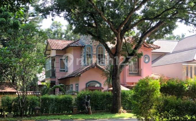 Ready-to-Occupy House in Senayan Bintaro