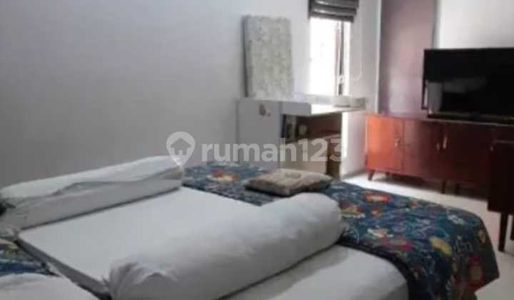 For sale, a nice, ready-to-live-in house in Bintaro Jaya 9. 2