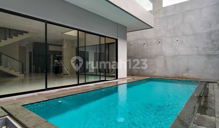 House in a cluster, swimming pool in Bintaro Jaya 7.
