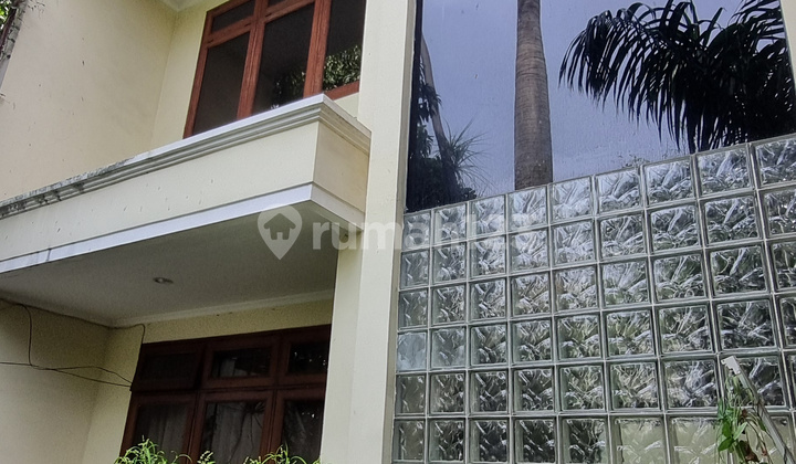 Nice House on Jl Trapezium Raya Kebon Jeruk West Jakarta