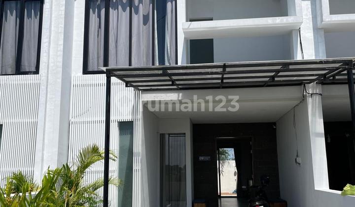 Dijual Villa Cantik di Seminyak - Freehold, Lokasi Strategis & View Sawah