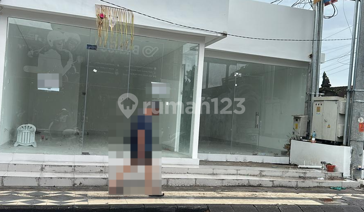For Rent Shop House in Strategic Location on Seminyak Main Road