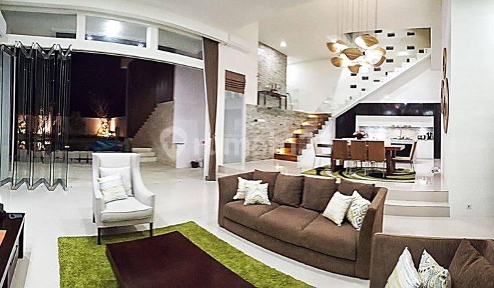 MODERN MULTI-LEVEL TROPICAL VILLA - NEAR BALANGAN BEACH