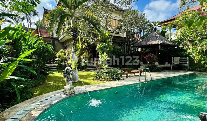 Villa Luas & Nyaman dengan swimming pool di Kerobokan