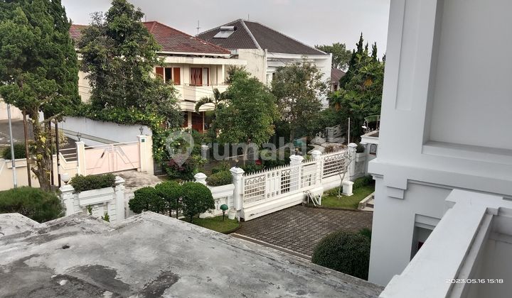 Rumah Megah Kokoh Terawat American Classic Di Setiabudi Bandung 