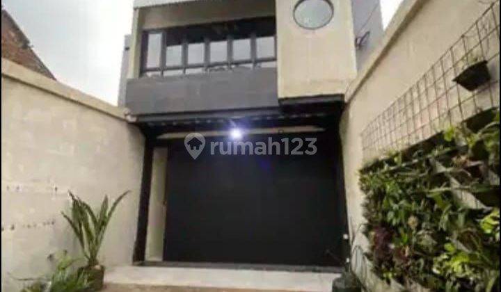 Rumah Modern 3 Lantai di Sudirman Kota Bandung 1