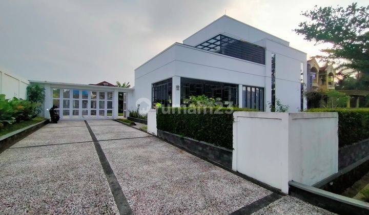 Rumah Villa Setiabudi Luas Modern Nyaman Bandung Utara 1