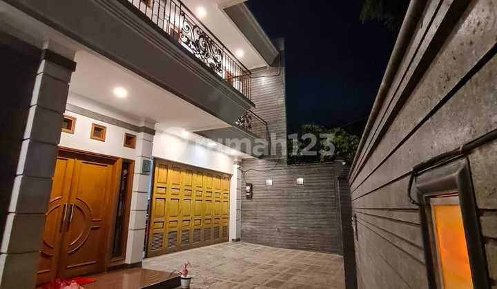 Rumah Bagus Nyaman Strategis Hoek Full Furnished Kota Bandung 1