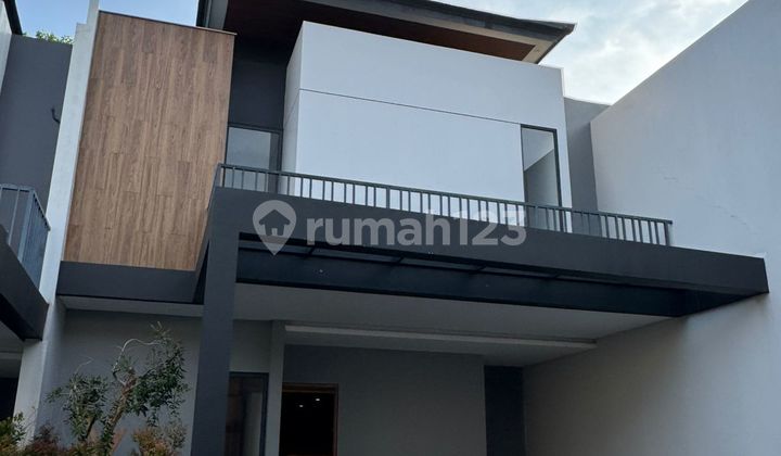 Luxury House in the Elite Setra Duta Complex, Bandung City 2