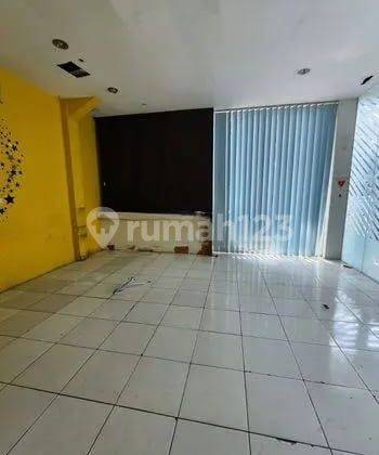 Disewakan Ruko atau Ruang Usaha Semi Furnish Siap Huni Lokasi di Sayap Riau Bandung 2