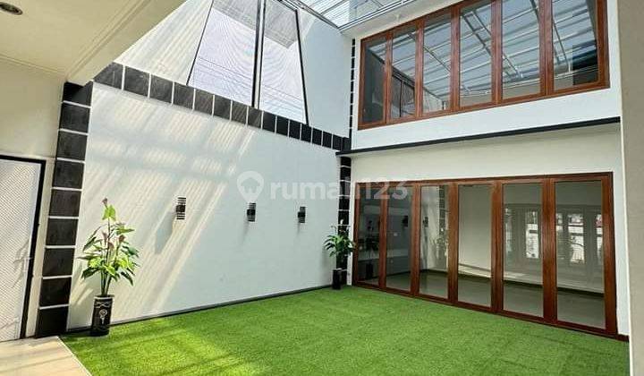 Dijual Rumah Lux Bangunan 2 Lantai Semi Furnished Siap Huni Sudah Renovasi di Buah Batu Bandung 1