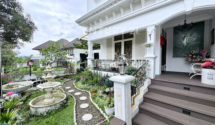 For Sale House in Graha Pitarani Bandung American Style.