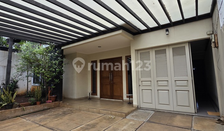 Jual rumah di Pondok Indah dekat PIM 2 yang tenang dan asri.