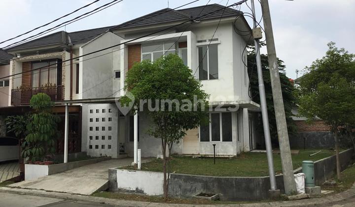 For Sale Corner House Position in Telaga Bestari, Fluora Cluster, Comfortable Location, Safe Surrounding Environment in Tangerang