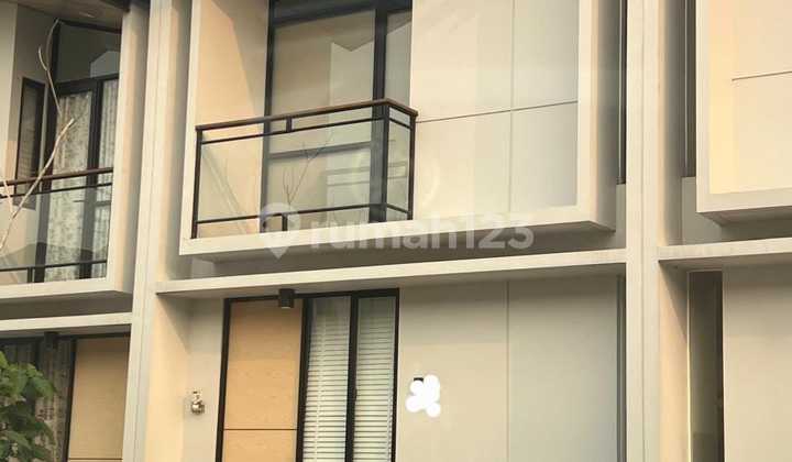 Dijual Rumah di Cendana Cove Posisi Hoek , Lippo Karawaci - Tangerang Dijual Rumah di Cendana Cove Posisi Hoek , Lippo Karawaci - Tangerang