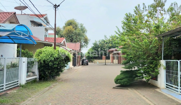 Quick Sale 1 1/4 Story House in Duta Garden Tangerang 2