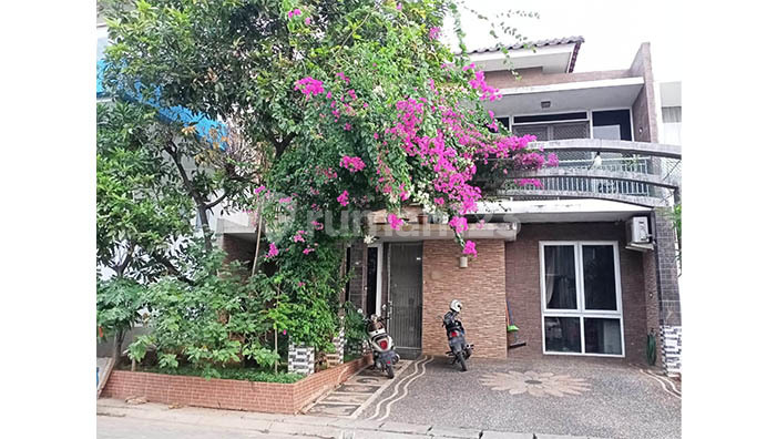 Rumah 2 Lantai Furnish di Green Court Cengkareng