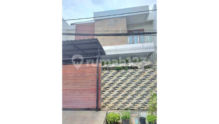 Rumah Bagus 2.5 Lantai Di Puri Indah, Kembangan