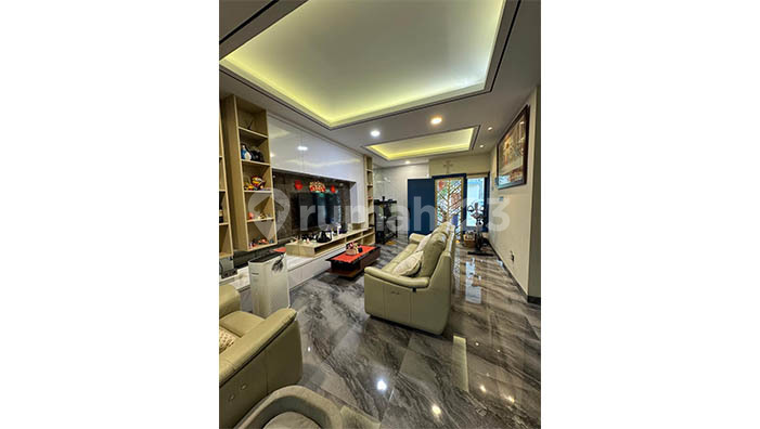 Dijual Rumah Bagus 2 Lt Premier Village, Cipondoh 2