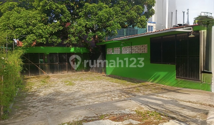 Land for rent on the side of Pancoran highway, South Jakarta. Land for rent on the side of Pancoran highway, South Jakarta.