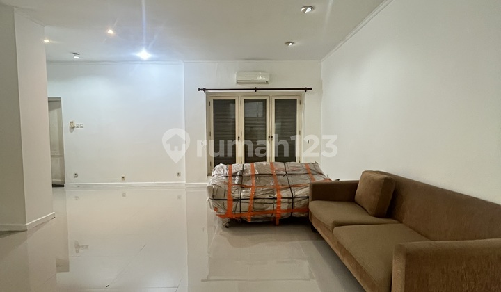 Rumah Terenovasi Unfurnished SHM Menteng, Jakarta Pusat