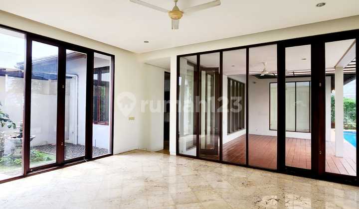 Rumah Bagus Semi Furnished SHM Kemang, Jakarta Selatan