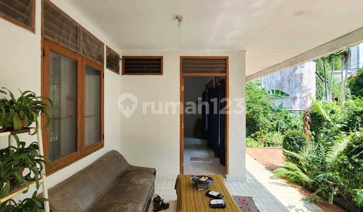 Rumah hitung tanah Kebayoran baru Jakarta selatan