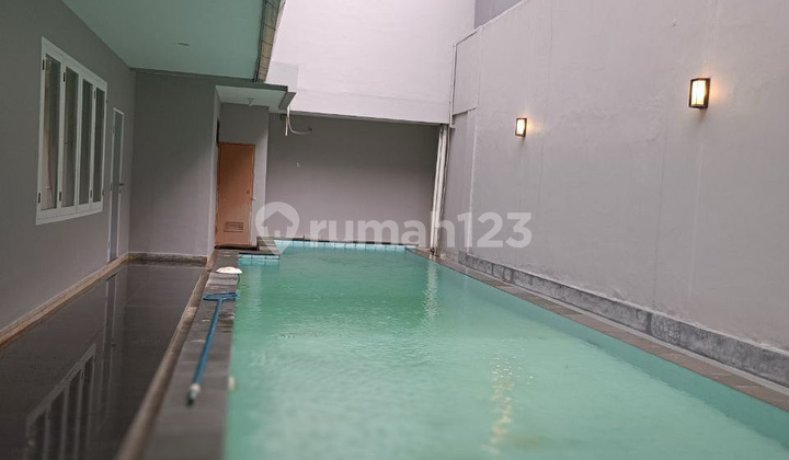 Nice House Unfurnished Menteng, Central Jakarta 2