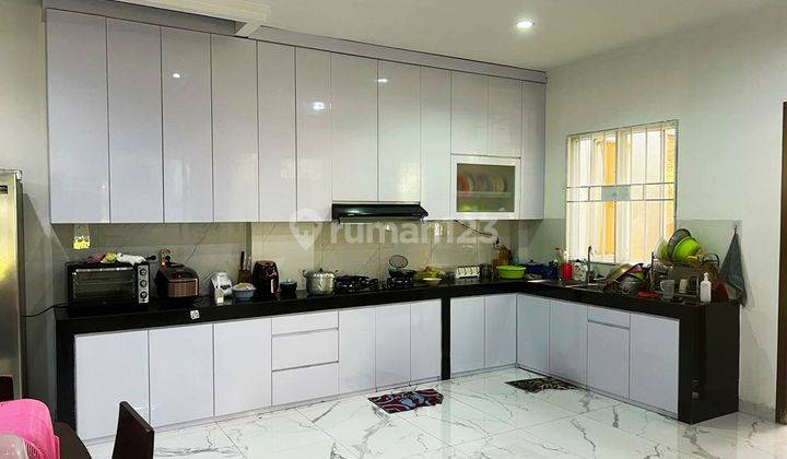 Dijual Rumah Bagus 2 Lantai Semi Furnished di Modernland 2