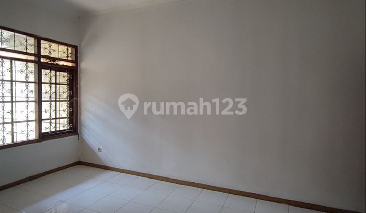 Rumah Luas Di Taman Kopo Indah 1 2