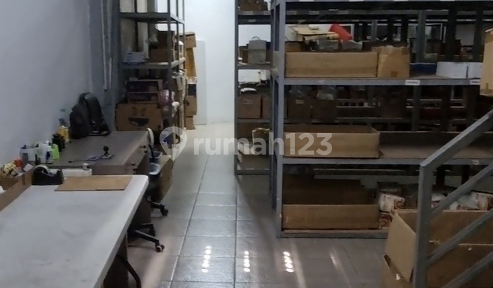 3-Story Shop House on Busy Sriwijaya Street, Bandung 2