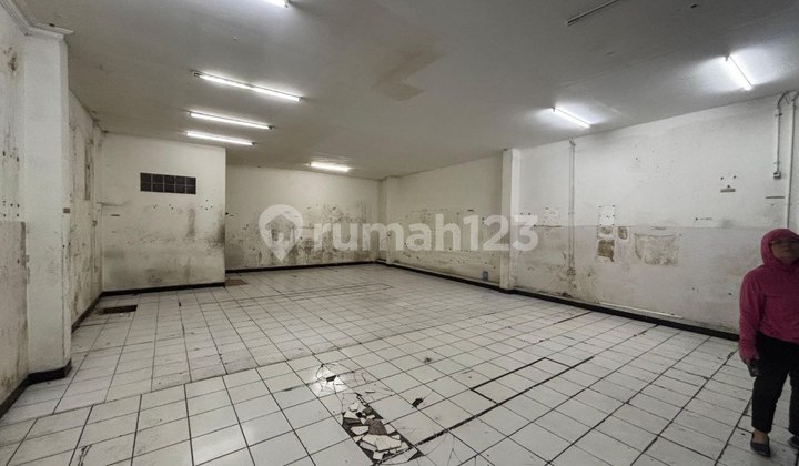 For Rent: Shop House in Busy Caringin Area, Bandung 2