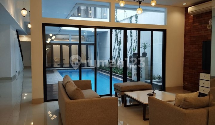 682 DISEWAKAN RUMAH MENTENG BAGUS FULL FURNISHED DEKAT TAMAN