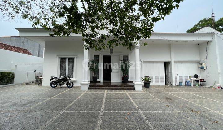 Disewakan Rumah Modern Pinggir Jalan Prime Area Menteng Siap Huni 2