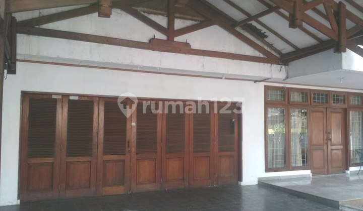 527 DIJUAL RUMAH CEMPAKA PUTIH STRATEGIS DEKAT PUSAT KULINER