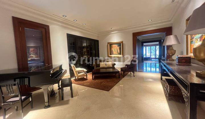 725 DISEWAKAN RUMAH LUXURY RING 1 MENTENG COCOK UNTUK KEDUBES 2