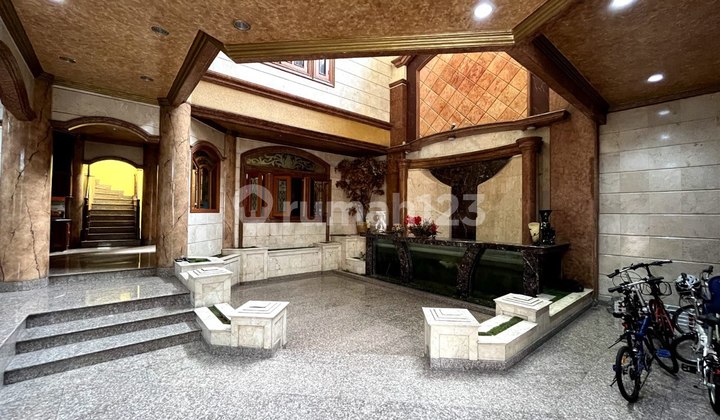 717 FOR SALE LUXURIOUS CLASSIC CEMPAKA PUTIH CORNER POSITION