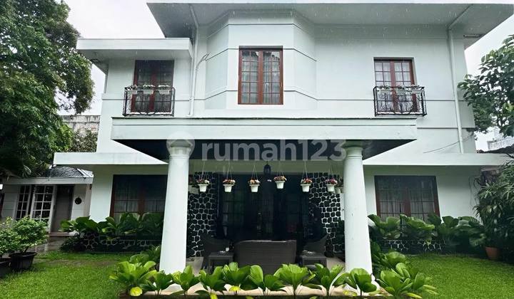 962 DIJUAL RUMAH VINTAGE MENTENG HALAMAN LUAS ASRI DAN NYAMAN