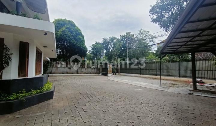685 DISEWAKAN RUMAH MENTENG POSISI HOEK COCOK UNTUK KOMERSIAL 2