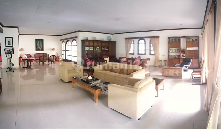 538 DIJUAL RUMAH TUA TERAWAT DEKAT PUSAT KOMERSIAL RADIO DALAM