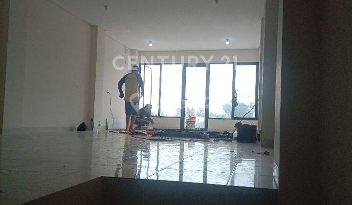 Disewakan Ruko 3 Lantai 200m2 Di Meruya Utara Pinggir Jalan Raya 2