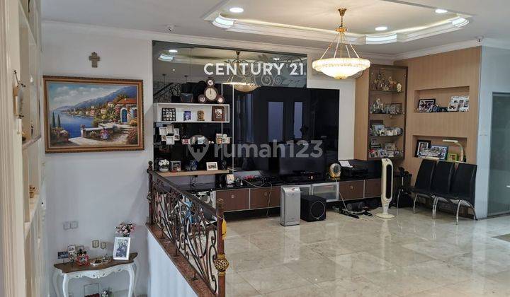 Rumah Homey Comfy Style American Classic Di Permata Buana  2